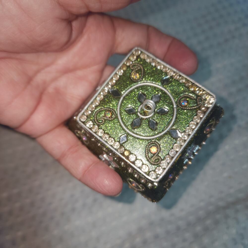 EMERALD GREEN SPARKLING SQUARE TRINKET BOX